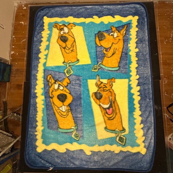 Scooby-Doo Plush Fleece Throw Blanket (52”x42”) | Vintage Cartoon Network Style - Picture 2 of 2